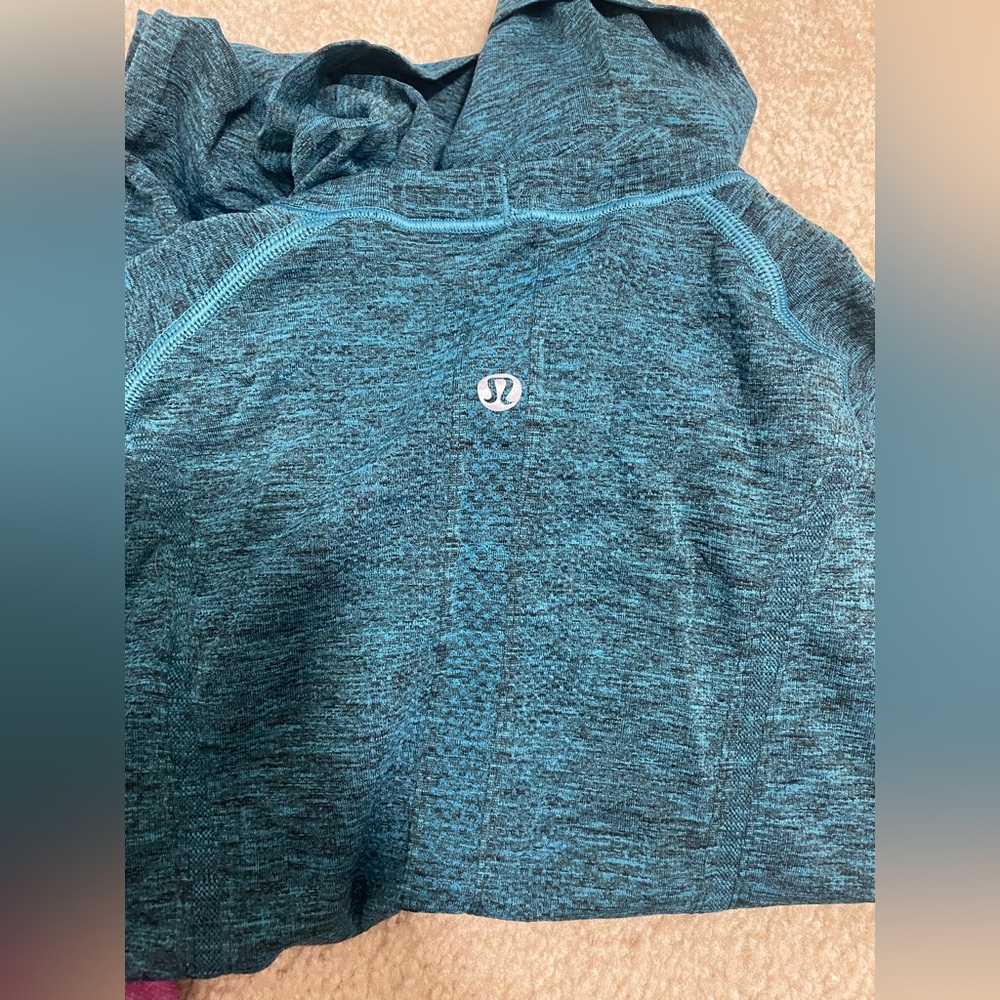 Lululemon Blue swiftly long sleeve size 8 like new